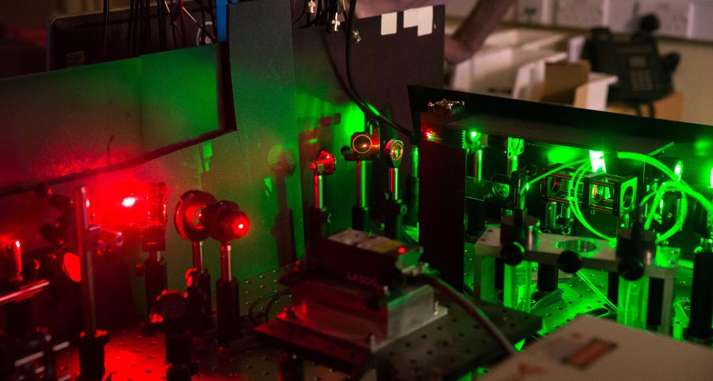 Laser lab at Oxford University / David Fisher, NQIT